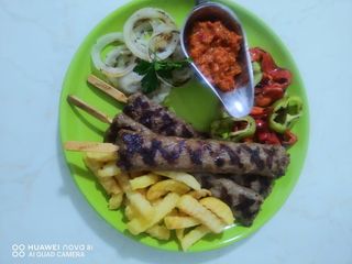 Адана кебап с печена чушка,печен лук,айвар,картофки