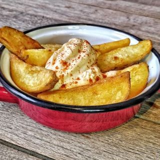 Patatas gajos estilo italiano con salsa picante