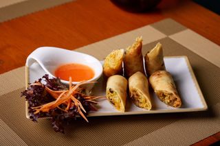 Pachetele de primavara cu sos sweet chilli