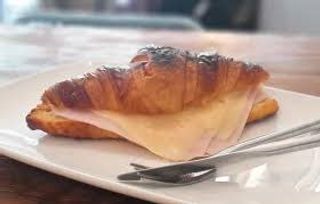 Croissant Con Jamón Y Queso