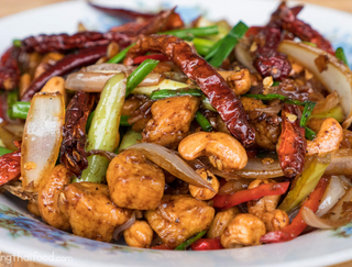 Thai basil lub thai nut z krewetkami