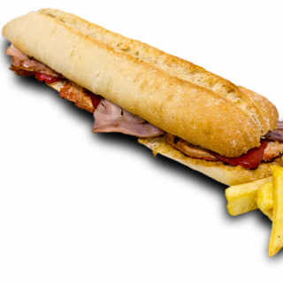 BOCADILLO LOMO: Lomo a la parrilla con pimientos del piquillo y queso fundido