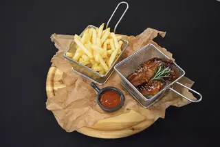 Costițe de porc cu cartofi pai