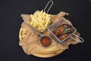 Costițe de porc cu cartofi pai