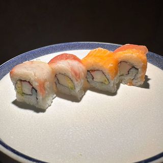 Uramaki rainbow roll