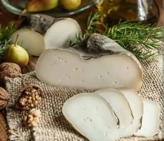 Queso artesano de cabra ( 300g) 