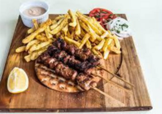 Svinjski suvlaki + pomfrit + sok