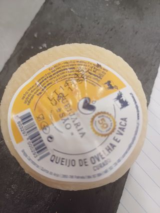 Queijo amanteigado de ovelha e vaca