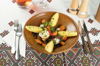 Rasol de vita cu sos de hrean