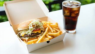 Box z surówką, frytki 750g, Cola 200ml