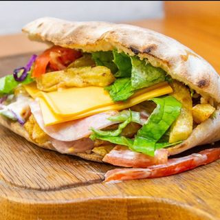 Sandwich cu sunca si cascaval