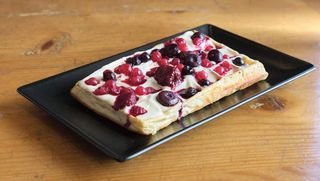 Waffles Cu Ciocolată Albă Și Fructe De Pădure