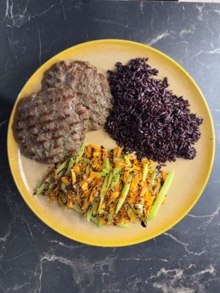 Агнешки кюфтета + две гарнитури