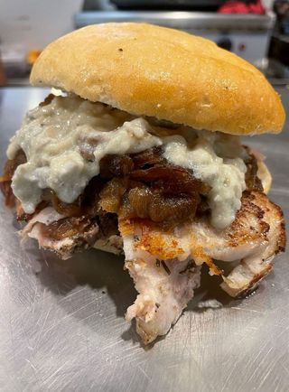 Porchetta con cipolla e gorgonzola