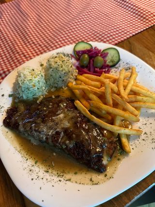 Lovac Punjena Pljeskavica