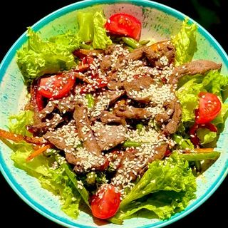 Теплий салат з телятини