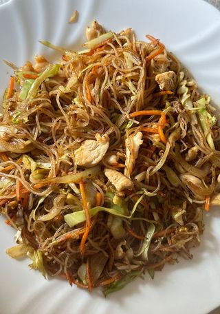 91.Taitei de orez cu carne de pui si ou