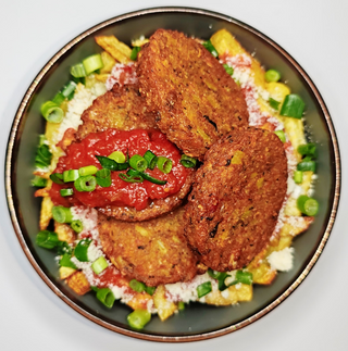 Bol Chifteluțe cu Dovlecei cu Sos Roșu