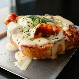 Tosta benedictine de panceta ahumada