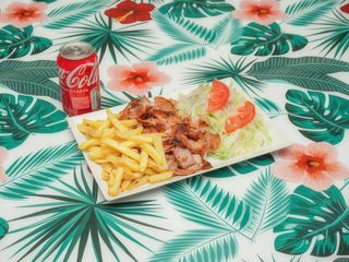 Menú Plato Normal De Pollo Con Patatas Y Bebida