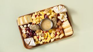 ყველის დაფა 4 პერსონაზე