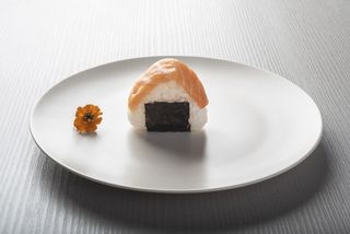 ONIGIRI DE SALMON CRUDO
