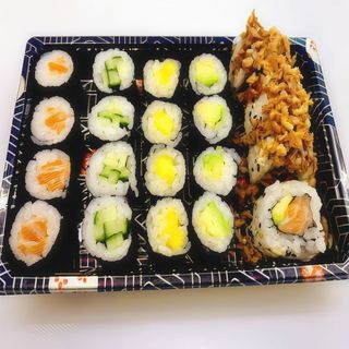SUSHI COMBO E (20U)寿司套餐E