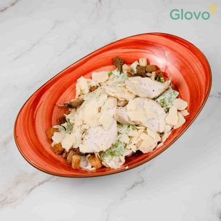 Салата Цезар с пилешко филе