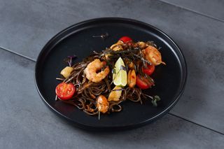 Соба з морепродуктами (320г)