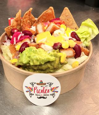 Special bowl con pulled pork ,verdure,riso e lattuga