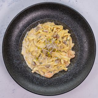 Fettuccini s kozicama i dimljenom tunom