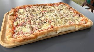 Pizza domaćica 40x30cm za 2 osobe - šunka