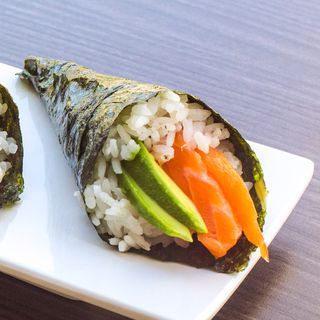 Temaki salmon