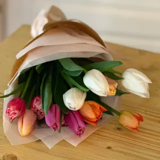 Buchet “Sărut de primăvară” (15 lalele)  