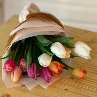 Buchet “Sărut de primăvară” (15 lalele)  