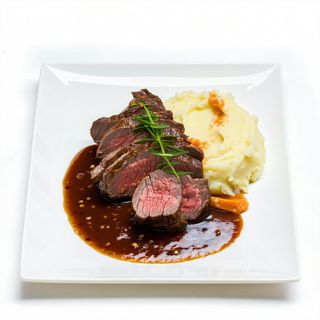 Plato Combinado De Carne En Salsa