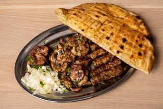 5 ćevapa i 1/2 teleći bubrezi