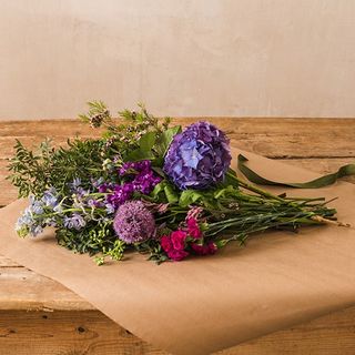 Ramo de flores variadas. 20 tallos