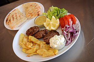 Порция Свинско кюфте (3бр﻿-690г)