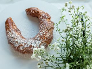 Булочка з абрикосом 