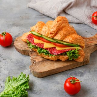 Կրուասան պիկանտ երշիկով