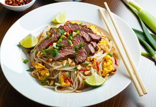 Pad thai z wołowiną 