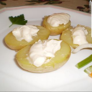 Patatas asadas  con ali oli 1 unidad 