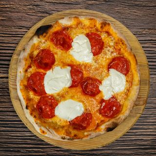 Pizza Peperoni s vrhnjem