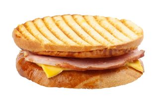 ტოსტი ყველით და ბეკონით