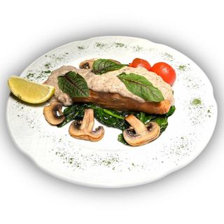 Лосось під грибним соусом зі шпинатом(300 грам)