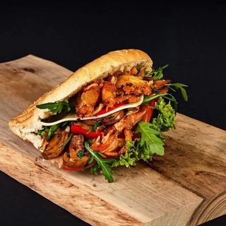 Kebab bułka z frytkami Duży