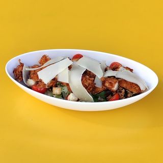 Ensalada César Con Pollo Crujiente