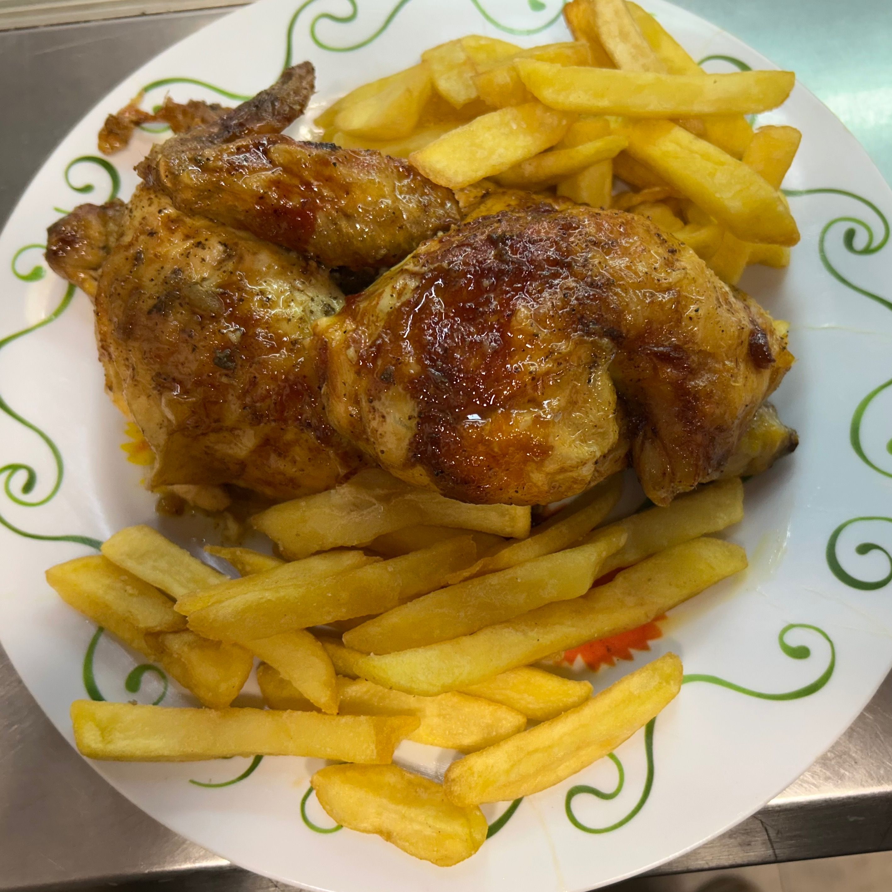 1/2 pollo al’ast con patata fritas 