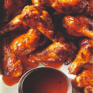 Jackson's Chicken Wings (8) Menu con bevanda,  BBQ o La tua scelta 